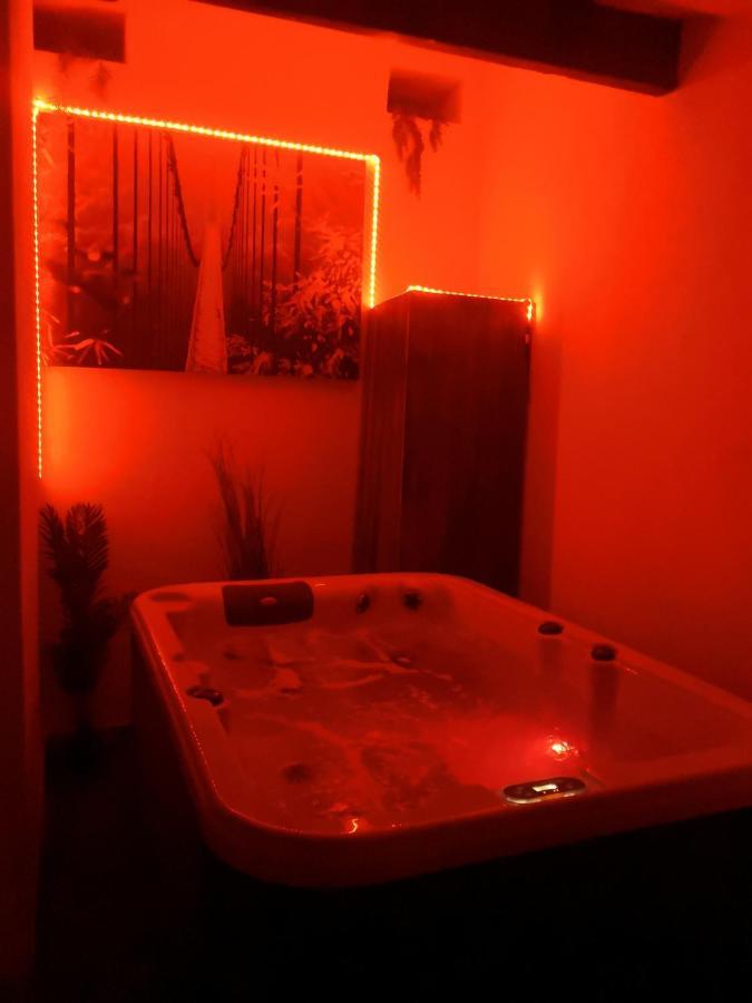 Maison Avec Jacuzzi Saint-Mitre-les-Remparts エクステリア 写真